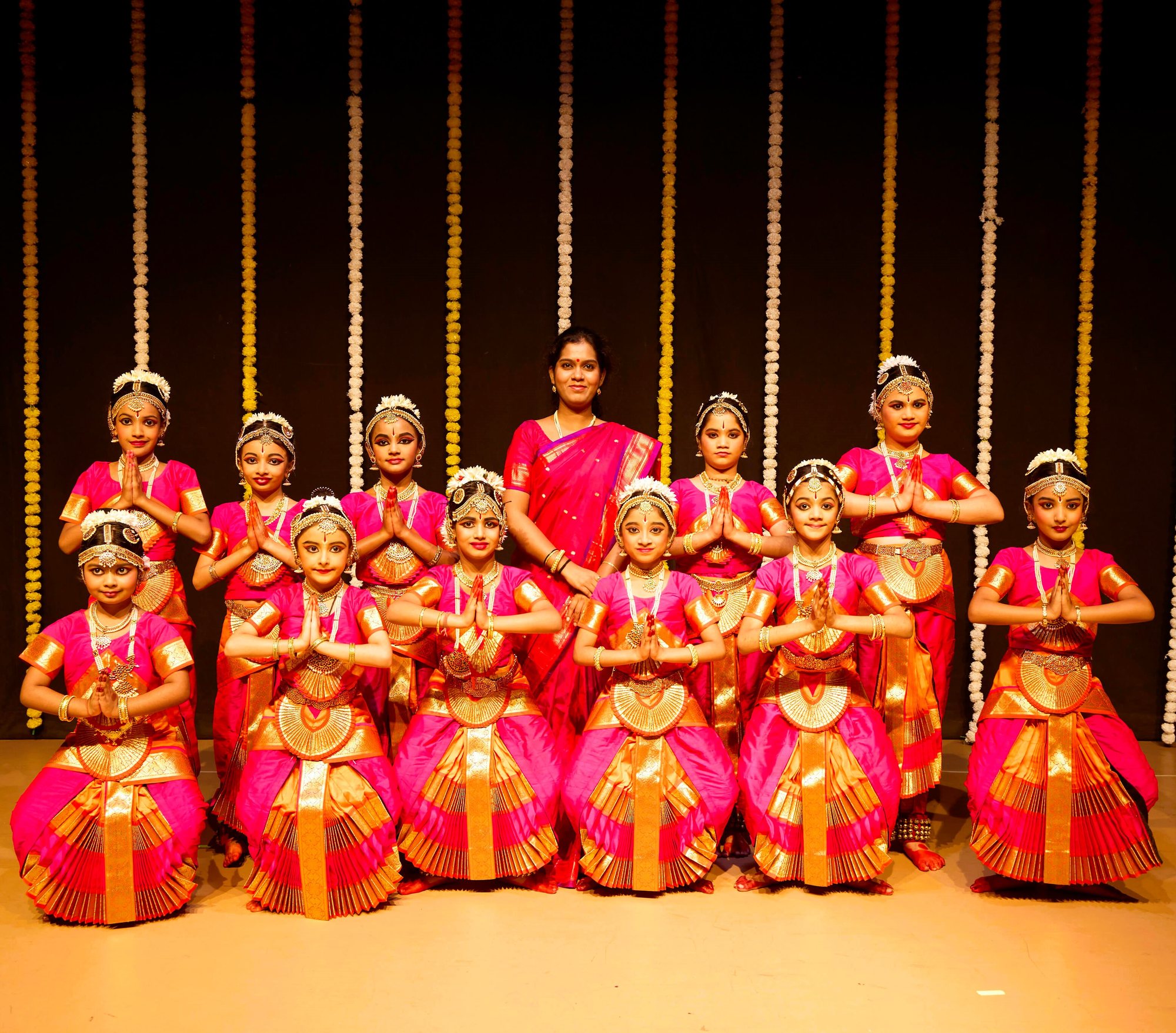 Smt. Dipti Rohan Masurkar with students of Nrityanjali
